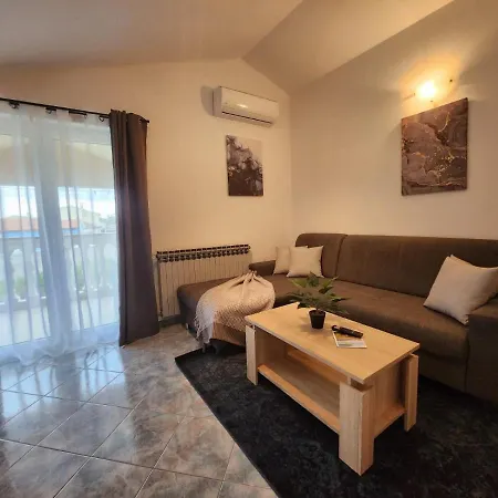 Pranjic With Pool Apartman *